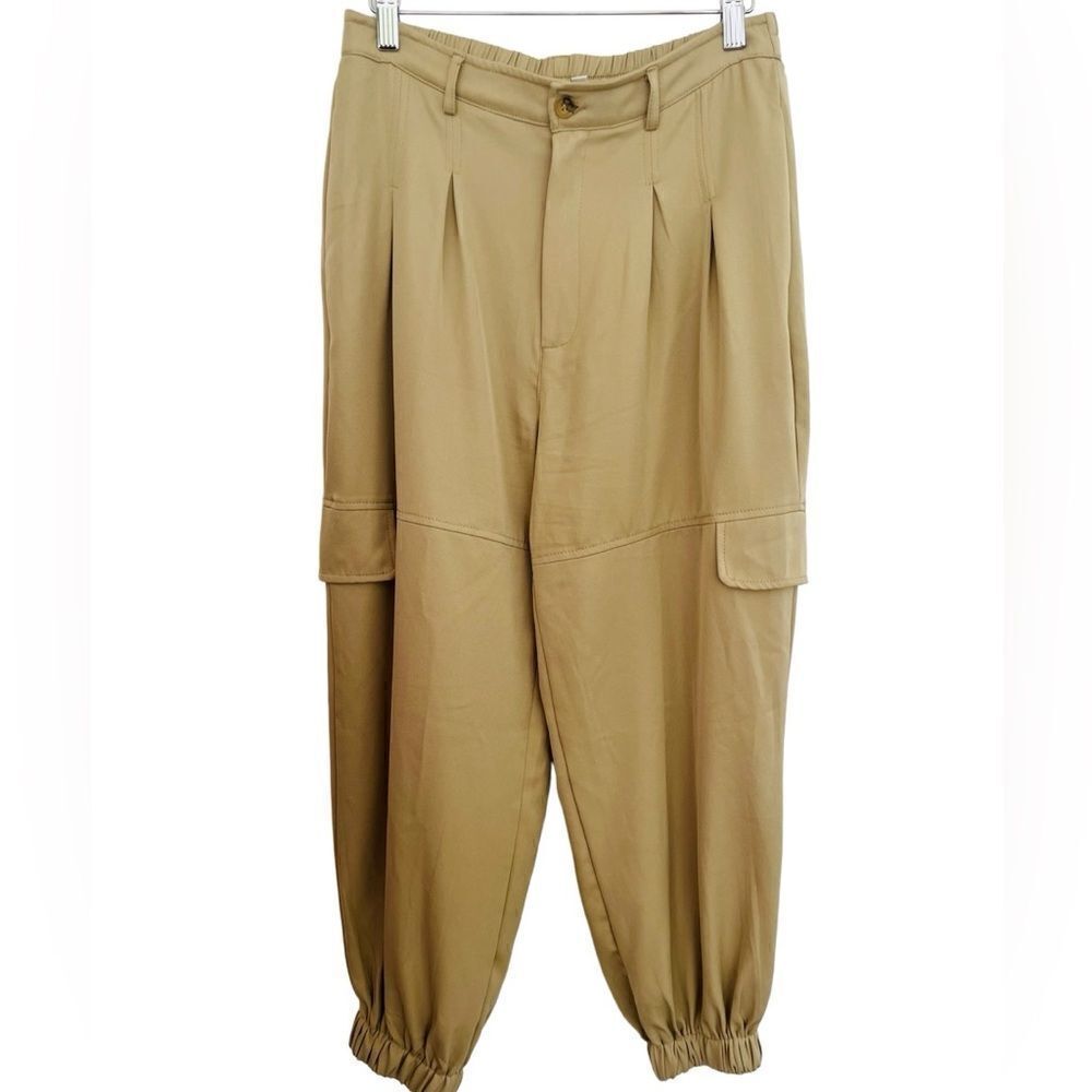 HYFVE tan elastic waistband pleated front cargo style joggers size L.